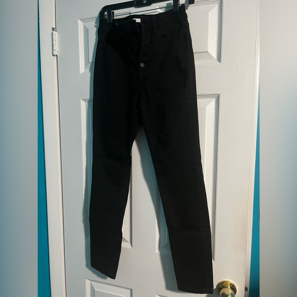 I am selling high rise skinny jeans. size 7/28W.